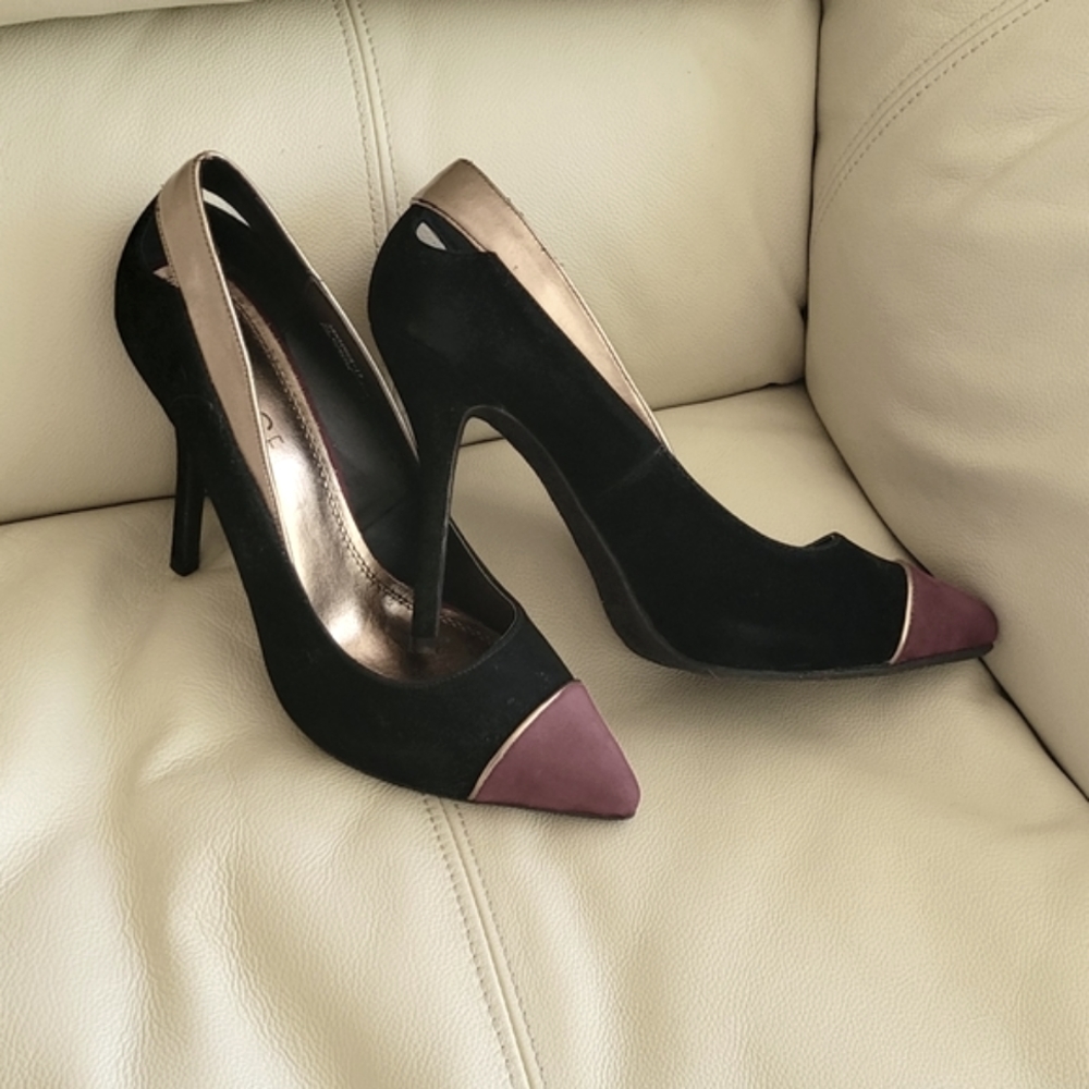 Blk Suede Burgundy Tip Hills! 😎